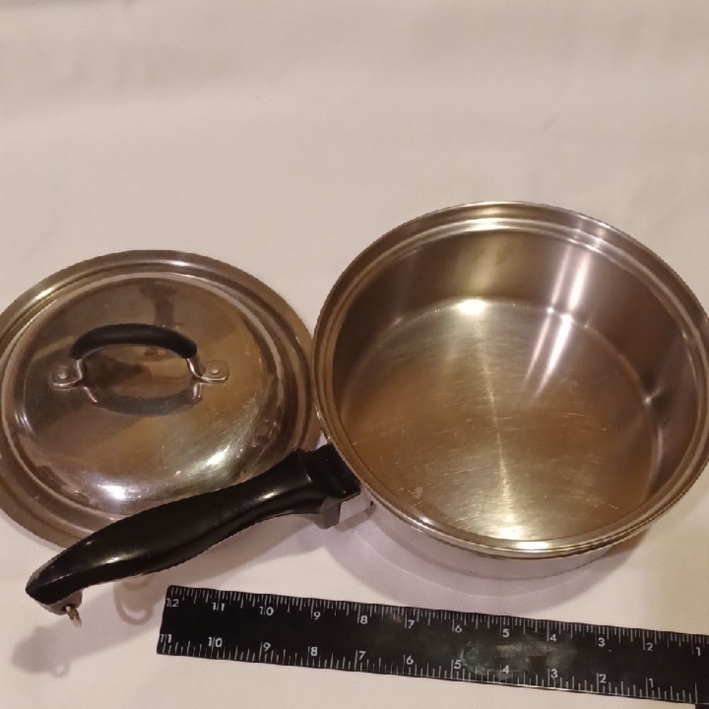 Stainless Steel Saucepan / frying pan with Lid and Black Handle